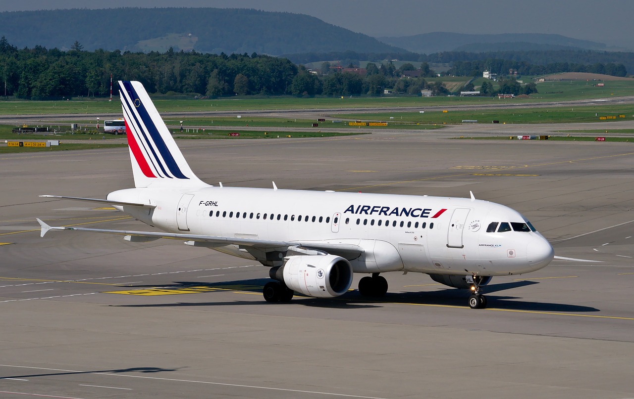 découvrez l'univers d'air france, la compagnie aérienne emblématique française, offrant des services de vol de qualité vers des destinations dans le monde entier. profitez d'une expérience de voyage unique avec un service à bord exceptionnel et des options de confort sur mesure.