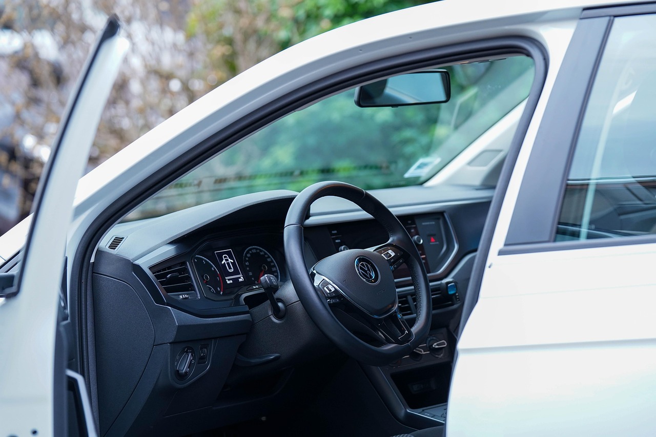 découvrez les implications et les conséquences de l'affaire des airbags, qui a secoué l'industrie automobile. analyse des rappels de véhicules, des impacts sur la sécurité des conducteurs et des mesures prises par les fabricants pour restaurer la confiance des consommateurs.