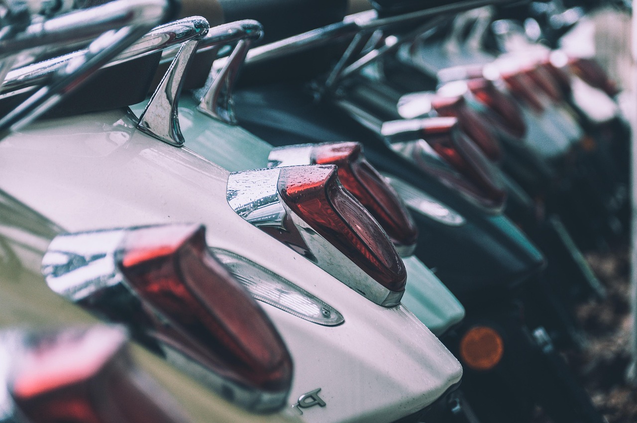 découvrez le monde des scooters : des véhicules pratiques et économiques pour vos déplacements urbains. explorez nos conseils pour choisir le scooter idéal, des modèles tendance aux astuces d'entretien, et profitez d'une expérience de conduite agréable et respectueuse de l'environnement.