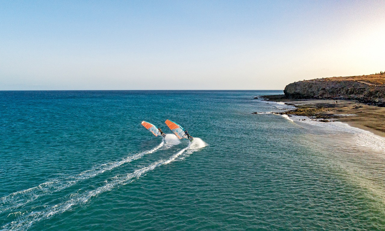 découvrez le plaisir et l'adrénaline du windsurfing ! que vous soyez débutant ou expert, explorez les meilleures techniques, conseils et spots de glisse à travers le monde pour profiter pleinement de ce sport nautique passionnant.