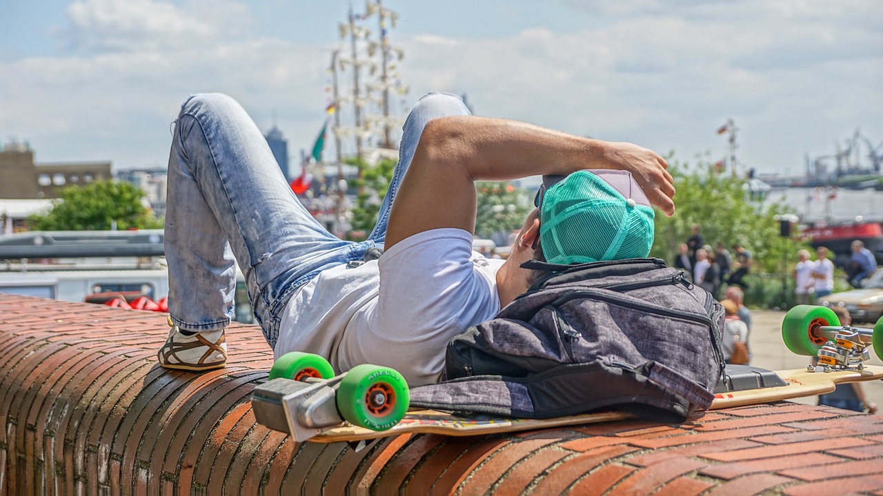 découvrez l'univers du longboard : des conseils pour choisir le meilleur équipement, des techniques de glisse pour débutants et experts, ainsi que les meilleures destinations pour pratiquer ce sport passionnant. que vous soyez un amateur de sensations fortes ou un amoureux de la balade tranquille, le longboard vous promet des moments inoubliables sur route.