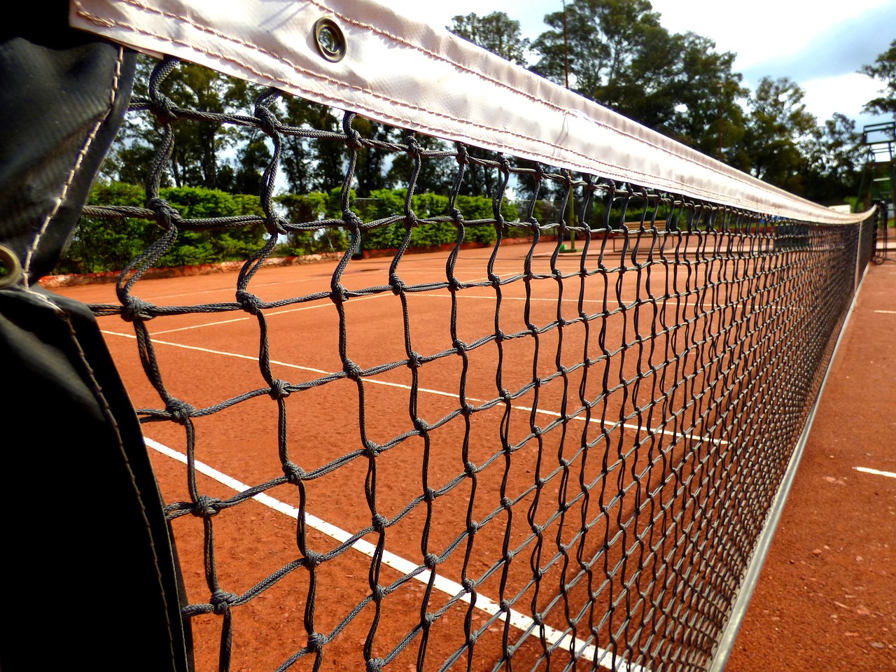 découvrez l'univers passionnant du tennis, un sport d'élite mêlant performances physiques et stratégies. suivez l'actualité des grands tournois, apprenez les techniques essentielles et vivez la passion de ce jeu intemporel.